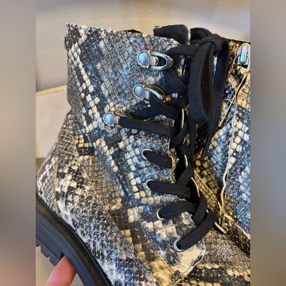 Salt+Umber Snake Embossed Combat Boots Red Heel Lug Sole Size 40 Bikercore - Picture 3 of 11